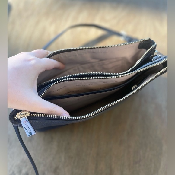 🌷HP🌷Michael Kors Adele Double-Zip Crossbody - Picture 11 of 12